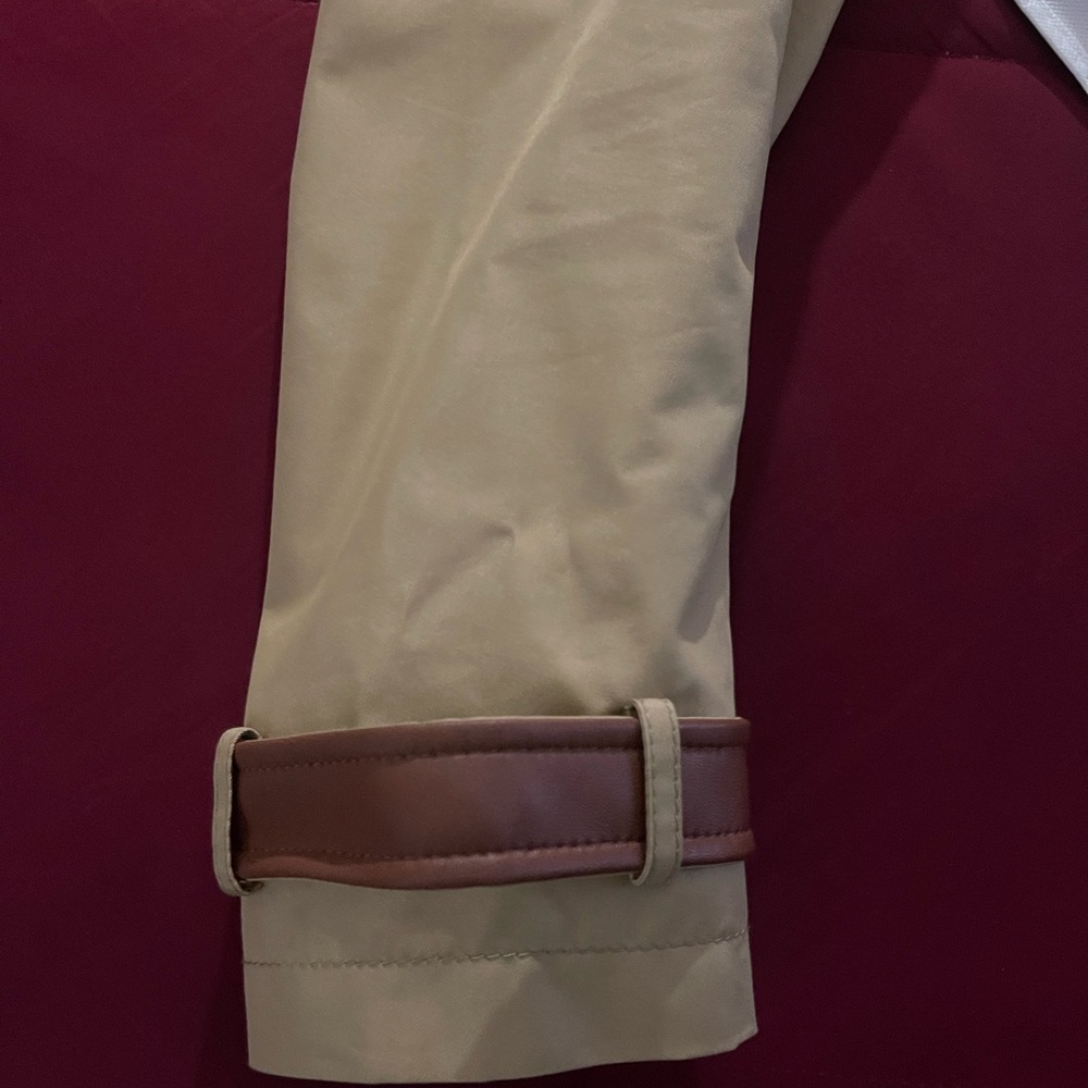 I am listing a men’s Coach trench coat size large - Picture 3 of 10